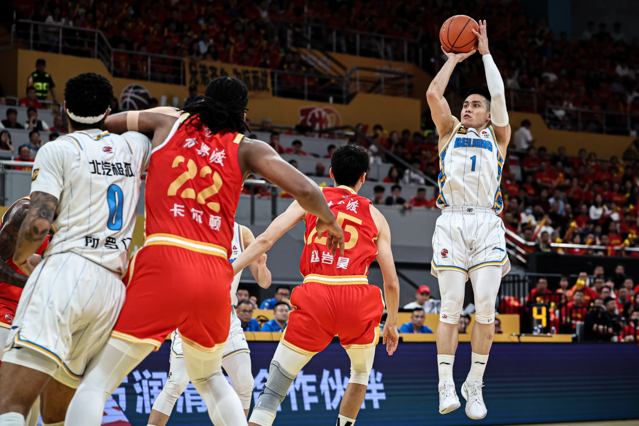 今夜法国杯焦点战，广厦男篮单刀错失，悬念犹存，阵容厚度经受考验