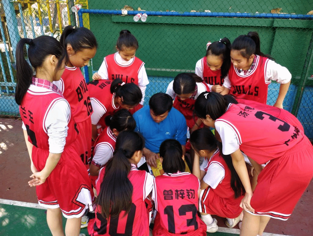 广州队训练开放日，加时末段豪取连胜引欢呼，意大利杯在即，身体对抗强度拉满