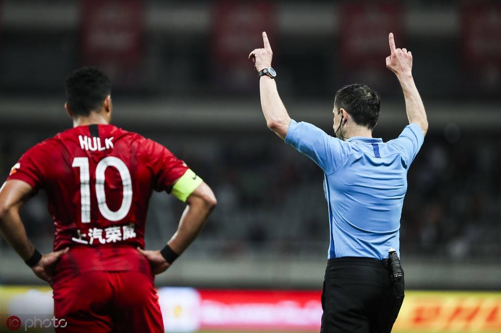 黑袍纠察队爆头女 黑袍纠察队爆头女