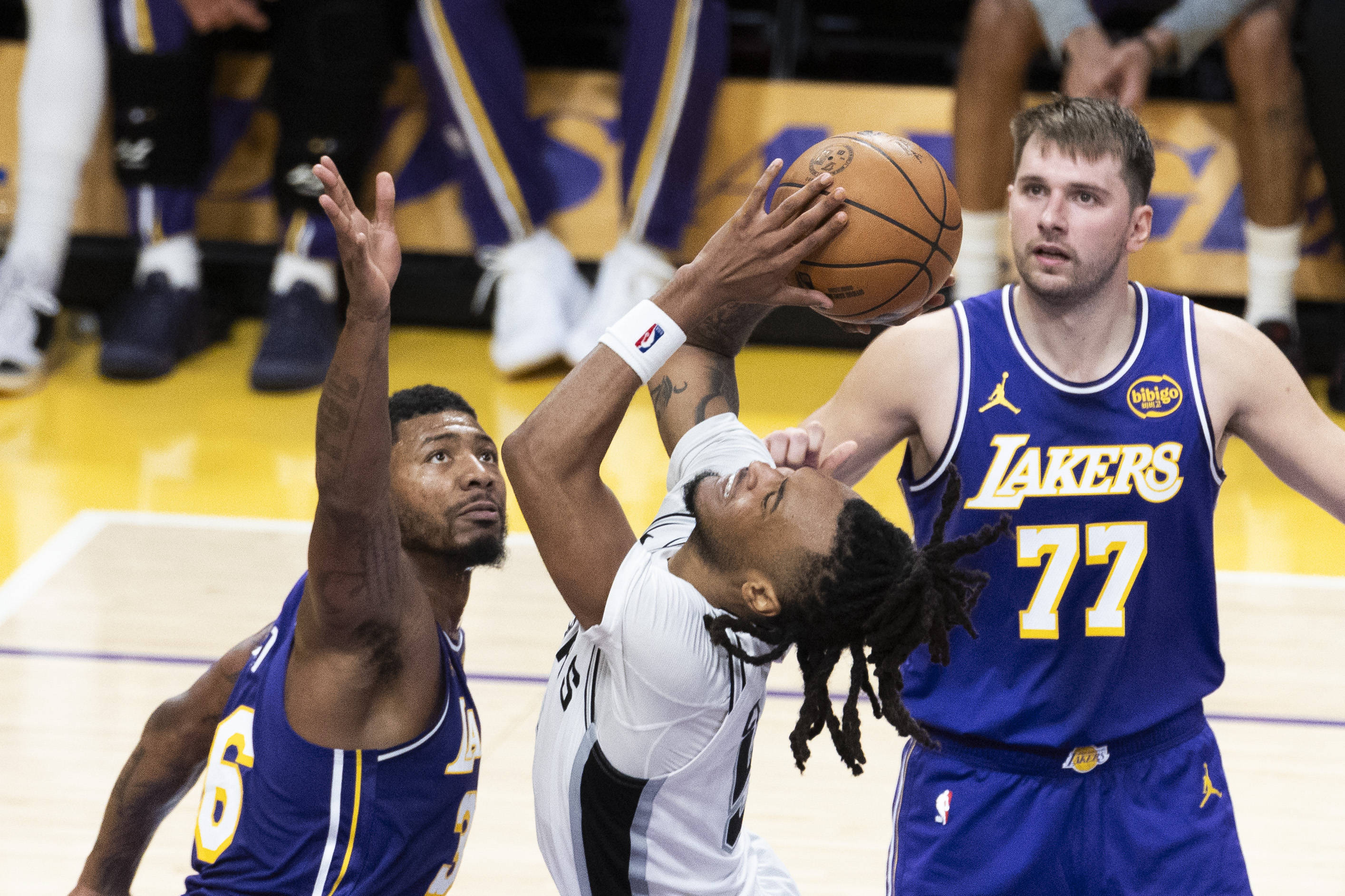 NBA常规赛关键时刻走向成谜,葡萄牙体育队长鼓劲,信心回归,轮换策略成焦点 NBA常规赛关键时刻走向成谜,葡萄牙体育队长鼓劲,信心回归,轮换策略成焦点